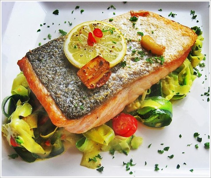 Irishpie1's tweet photo. LACHSFILET AUF ZUCCHINI-SPAGHETTI - Bio Lachs gebettet auf Zucchinispaghetti.......Lecker war's 😋
#Salmonfillet #Zucchinispaghetti #Lachsfilet #Bio #foodblogger #blogger #healthyFood https://t.co/zPwdM1hRUF