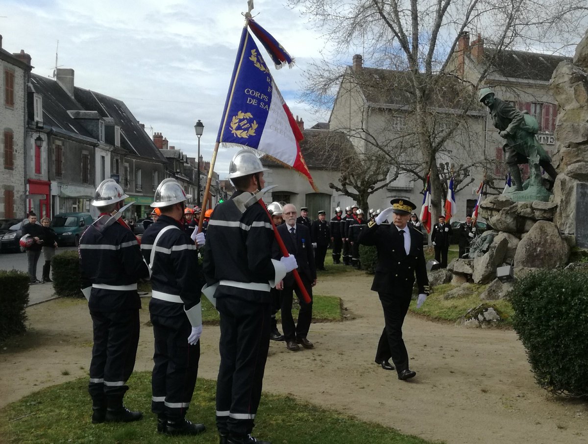 Prefet23's tweet photo. Philippe CHOPIN #Prefet23  participe à la cérémonie de l'assemblée générale de la section creusoise de l’Ordre National du Mérite à Dun-le-Palestel https://t.co/LvGbyj9SJE