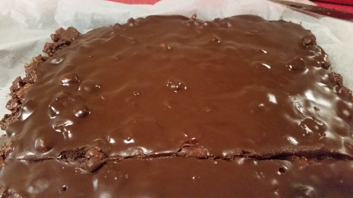 TheMFCafe's tweet photo. Mmmmm......    Rocky road @DealTownMarket perfect with a flat white made with fresh @realdealroaster coffee #coffeeforthepeople https://t.co/HkljcbN6PH