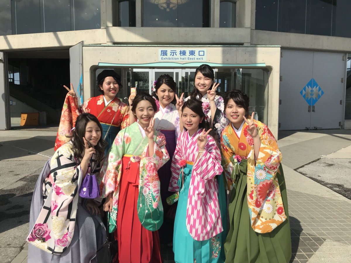 Lyru_xx's tweet photo. 2年間の専門学生生活も終了👩🏻‍🎓
出会いに乾杯🍻
これからは社会人として頑張ります💍

#0307 #卒業式 #BR https://t.co/p60fIVk5O1