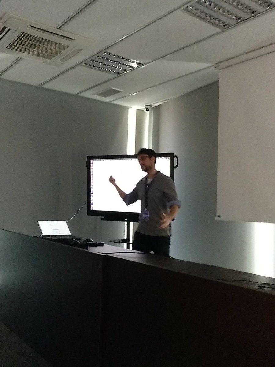 asesordebolsas's tweet photo. Congreso Internacional Blockchain en Motril hablando de seguridad. Ten cuidado con el malware que usa tu ordenador para minar @dalbelap #CIBTC #CIBTC2018 https://t.co/jiYjqfFpHH