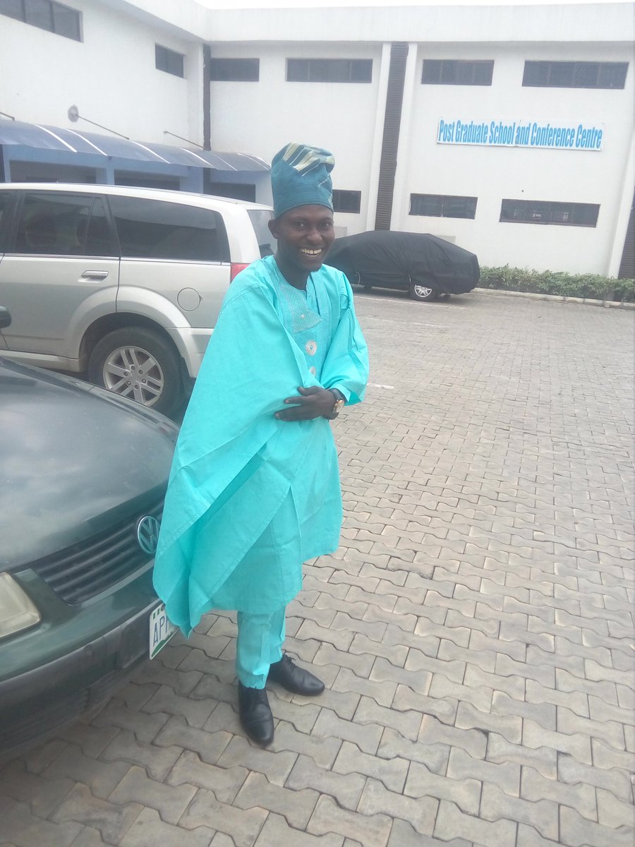 famousseyi's tweet image. My secondary school sweetheart is getting married and party jollof won't eat itself. Can I get like 20K from the prize money for #PFPchallenge as the current leader cos man's got to spray some cash on the dance floor.