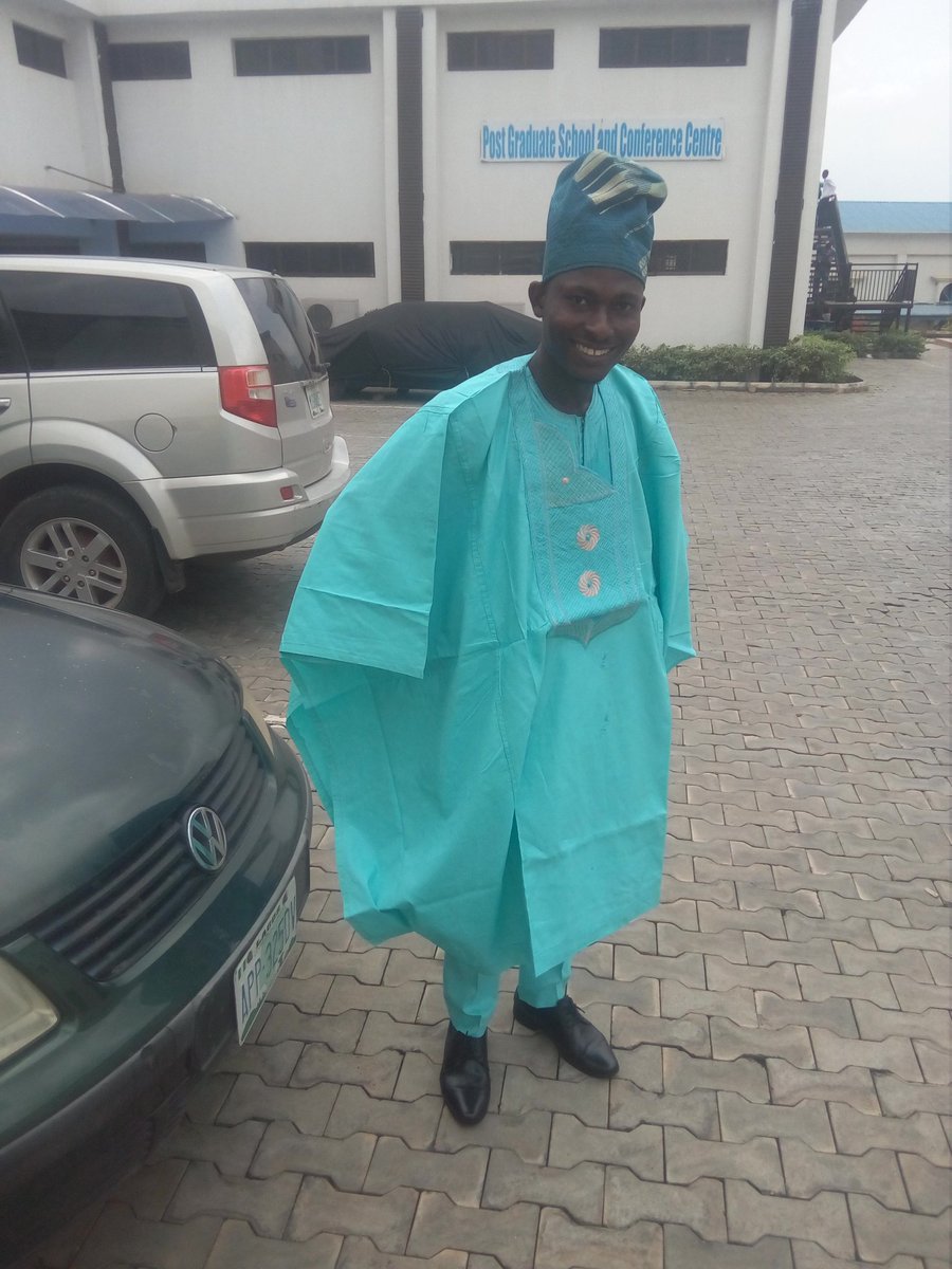 famousseyi's tweet image. My secondary school sweetheart is getting married and party jollof won't eat itself. Can I get like 20K from the prize money for #PFPchallenge as the current leader cos man's got to spray some cash on the dance floor.