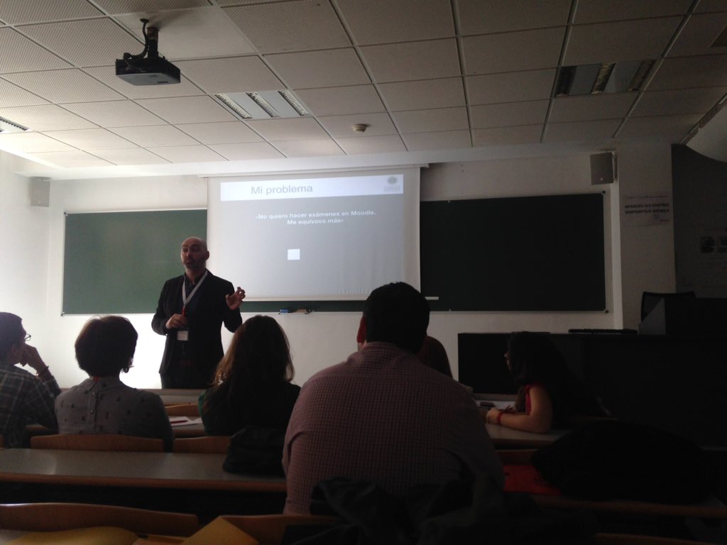 Foroele's tweet photo. @chenoll nos habla sobre los contextos analógicos de aprendizaje en #ForoELE #twitterELE @difusion_ele https://t.co/lpkKYQuwxc
