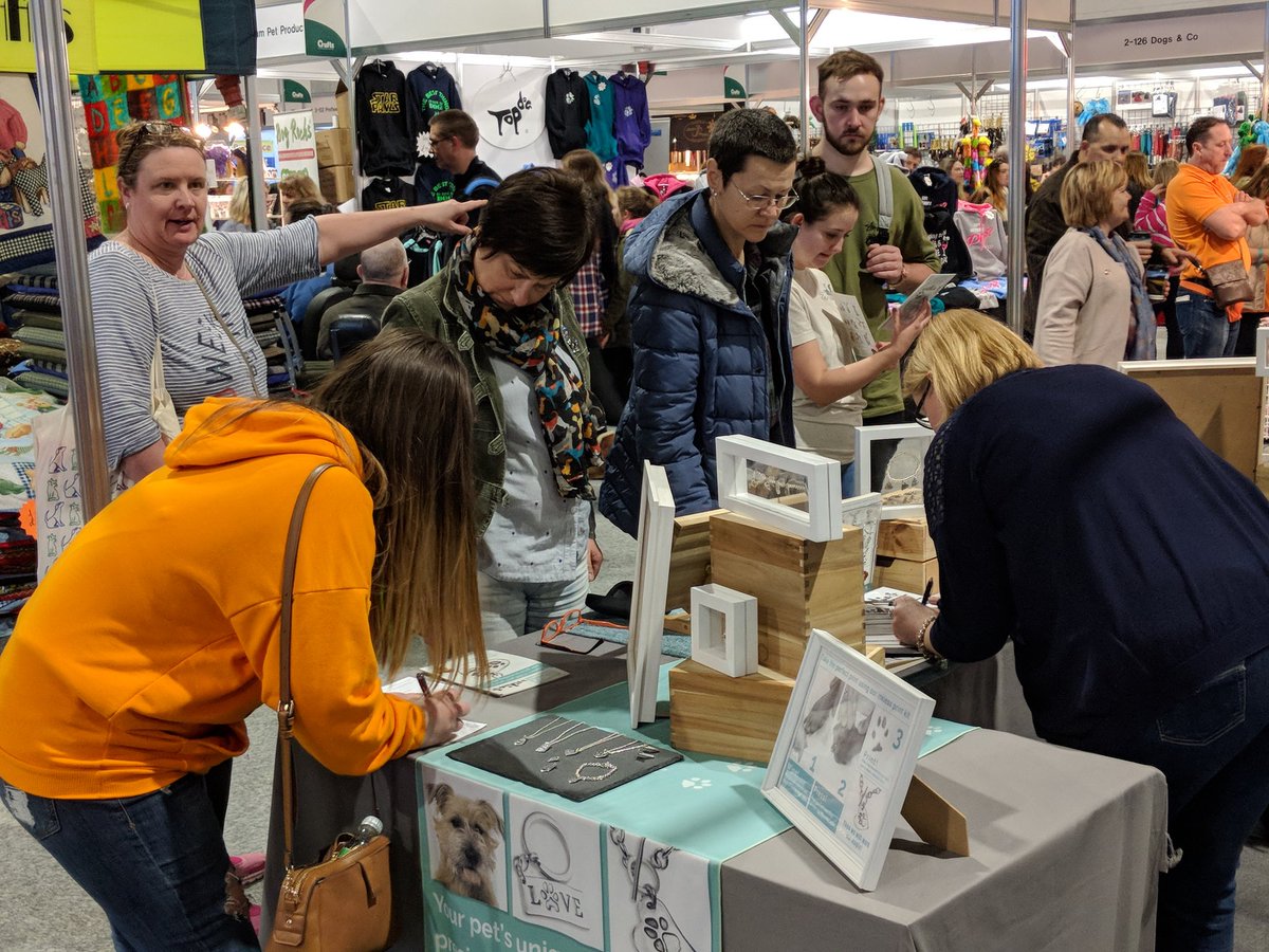 petprintsuk's tweet photo. Forming an orderly queue in Hall 2, Booth 19 @Crufts #Crufts2018 #Pawprints #Pawprintjewellery #Petprints #Petprintjewellery https://t.co/Olkd4HTdRo