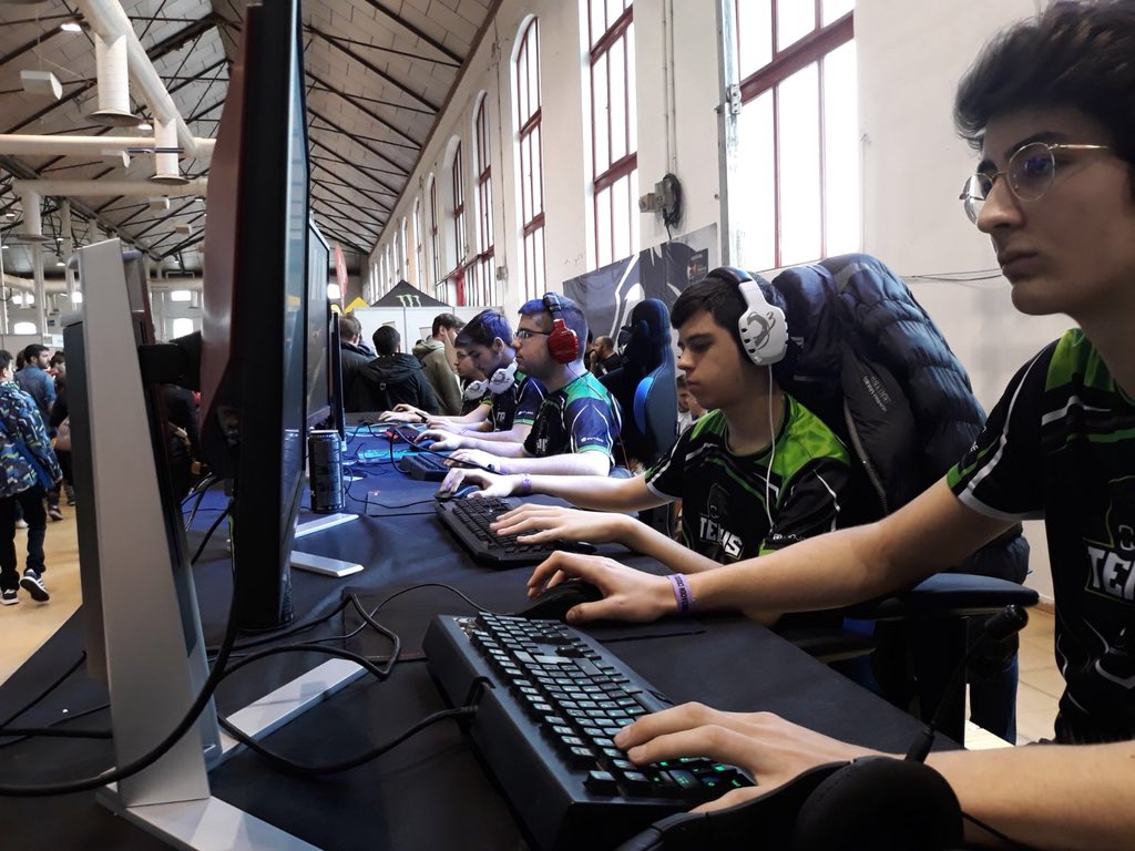 Tempus_eSports's tweet photo. [#LoL][#Competición]

¡Hey Tempers!
Hoy os danos las burnas tardes desde la zona competitiva del @FicZone ya que, para nuestros chicos, está a punto de comenzar su https://t.co/ZQTalfbOfz encuentro.

🏆 #TorneoLoL
🎮 1.ª Partida (BO3)
🆚 #RushAcademy

#WeRoarTogether https://t.co/OuDzfbOjzC