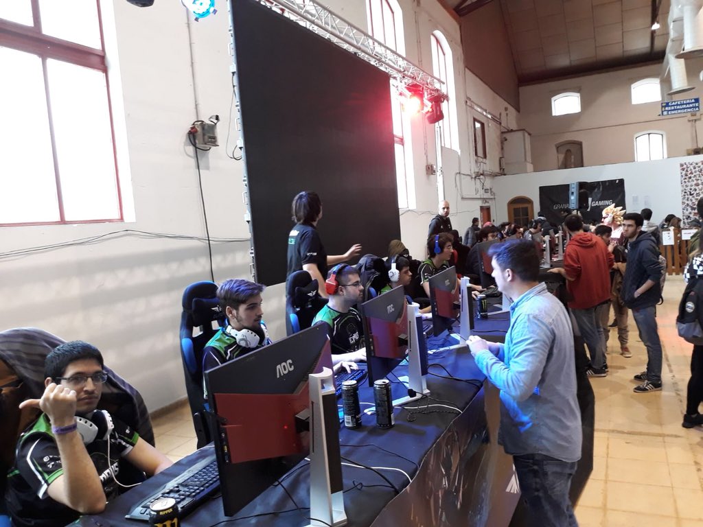 Tempus_eSports's tweet photo. [#LoL][#Competición]

¡Hey Tempers!
Hoy os danos las burnas tardes desde la zona competitiva del @FicZone ya que, para nuestros chicos, está a punto de comenzar su https://t.co/ZQTalfbOfz encuentro.

🏆 #TorneoLoL
🎮 1.ª Partida (BO3)
🆚 #RushAcademy

#WeRoarTogether https://t.co/OuDzfbOjzC
