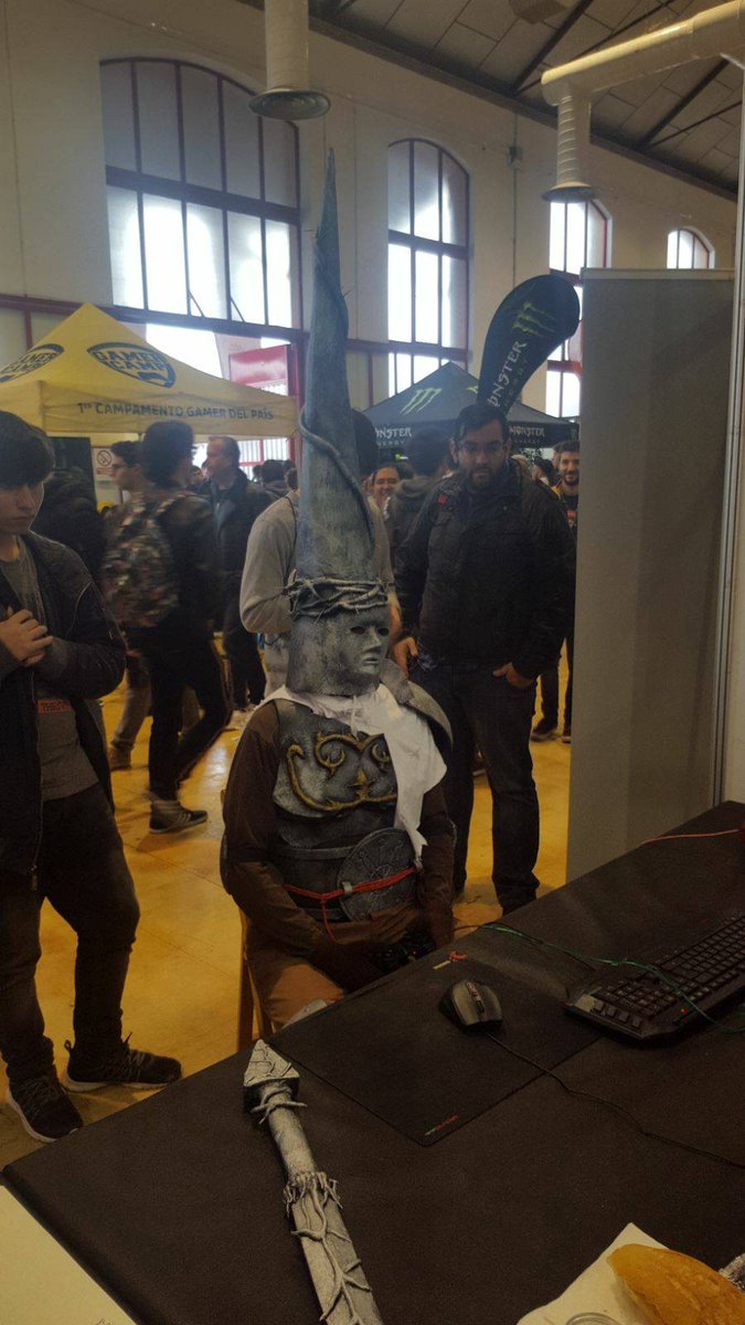 BlasphemousGame's tweet photo. Surprise Blasphemous Cosplay at FicZone Granada! We're humbled!
#cosplay #ficzone18 #awesomeness https://t.co/NpoKzUWLke