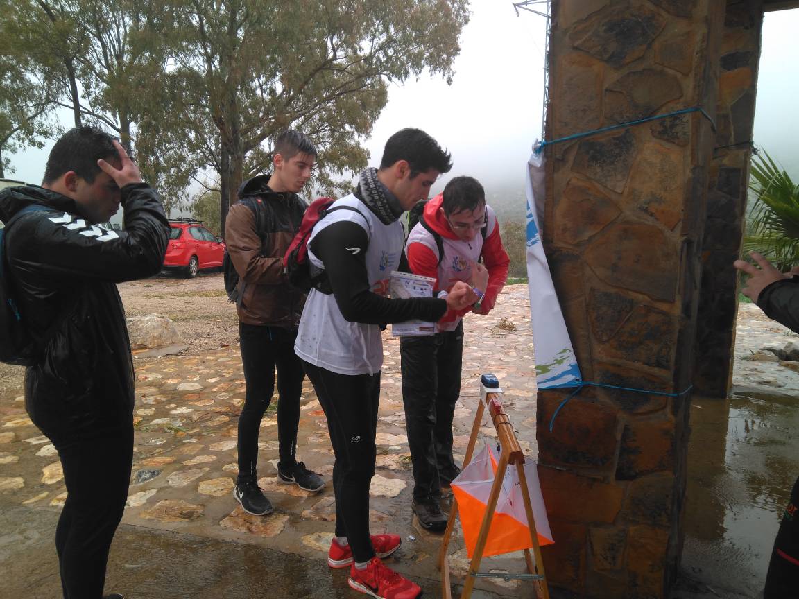 ExtremaduraRaid's tweet photo. Los primeros equipos van pasando por la T2, en Risco, después de un treking que la lluvia les ha ofrecido resistencia, pero ahí van esos raiders. Esto en un Raid de la #Lexra, esto es #Extremadura, #La Siberia, Candidatura de la Reserva de la Biosfera. https://t.co/y3NVbor8YV