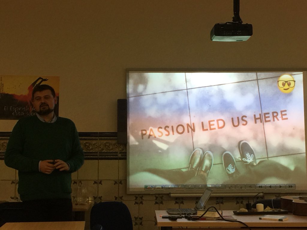 divinomaestrosa's tweet photo. “La pasión nos ha traído hasta aquí” @JesusMGallardo #MIDIMA Reunión monitores de #grupos https://t.co/cHkQn4Kp0J