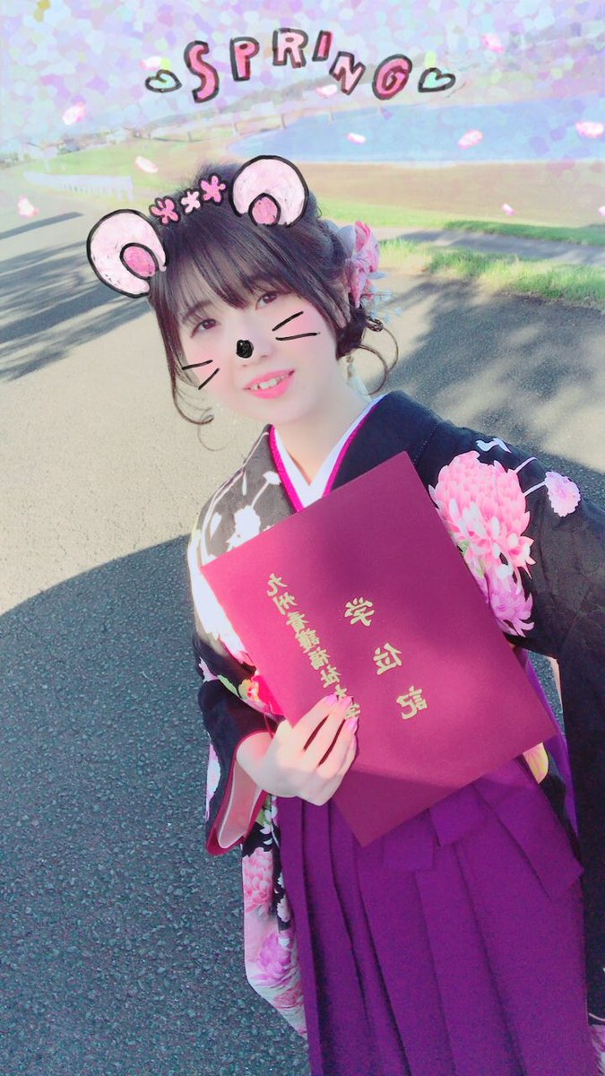 CmLovera's tweet photo. とりあえず！！！
大学卒業しました～(*ˊ˘ˋ*)｡♡:*° https://t.co/ZZW58kIRfu