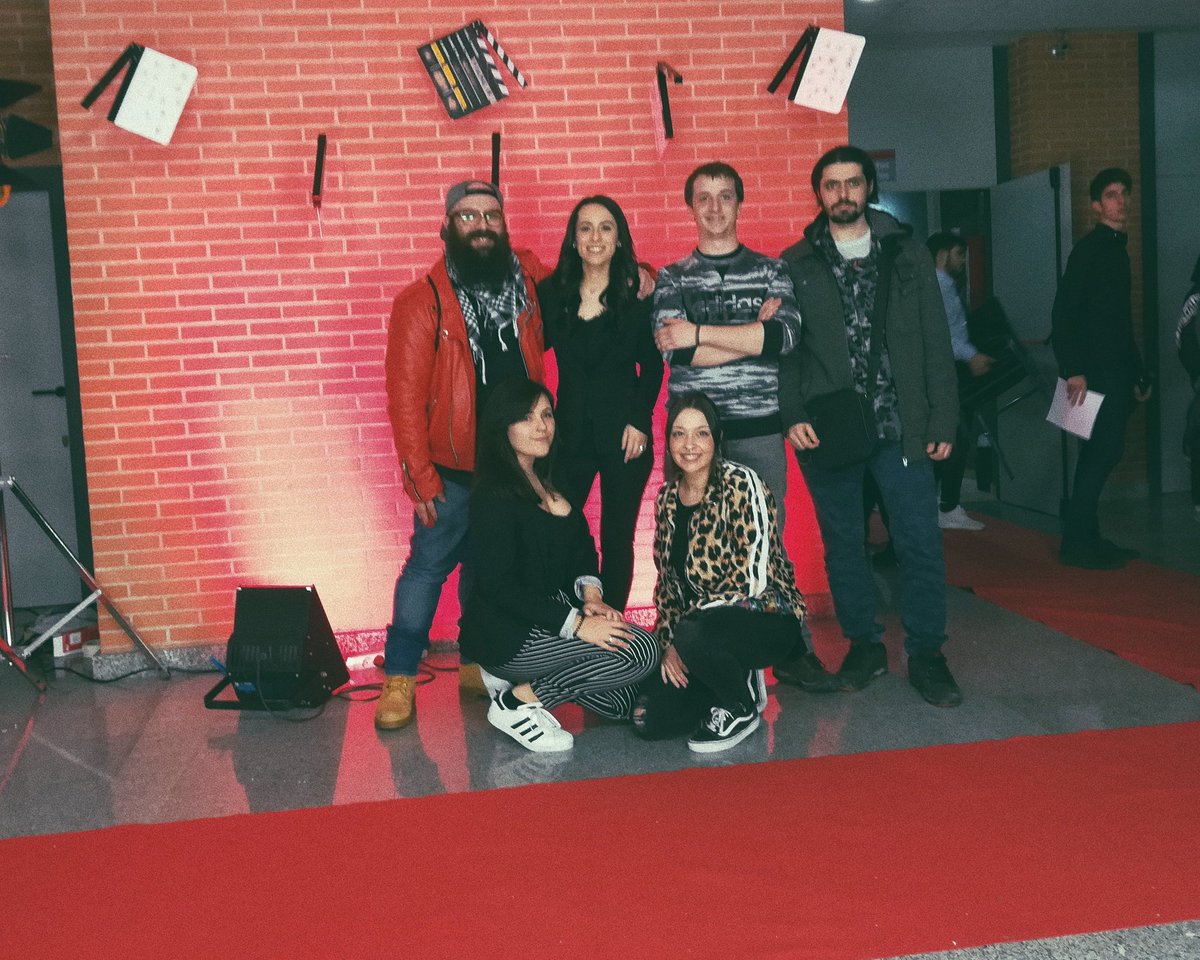 makingencortot's tweet photo. EL EQUIPO DE MAKING OF EN LA GALA DEL ENCORTO AYER! Orgullosos es poco ❤️ Esperamos que os haya encantado #LasAventurasDeBlasDeLaJungla 🐅🦁🦅🐍🕷️🦂🎬 https://t.co/qB7ljVuRzN