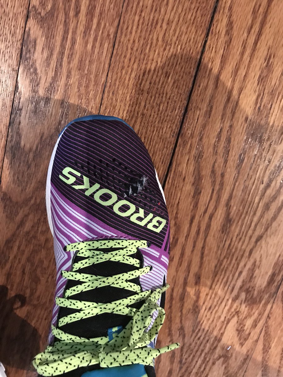 JoanieFit's tweet photo. @brooks_shoes why does this happen? Only a few months in and it’s the second pair to rip in the same spot??? FAVORITE SHOE though https://t.co/8RiM59KeXM