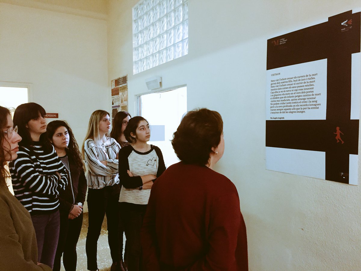 SomLesMiles's tweet photo. Vam acabar la setmana fent un recital de poesia d’autores femenines per celebrar el #DiaInternacionaldelesDones @sicafe @stMiq #HumanitatsSantMiquelDelsSants https://t.co/eaWV5dhdgD