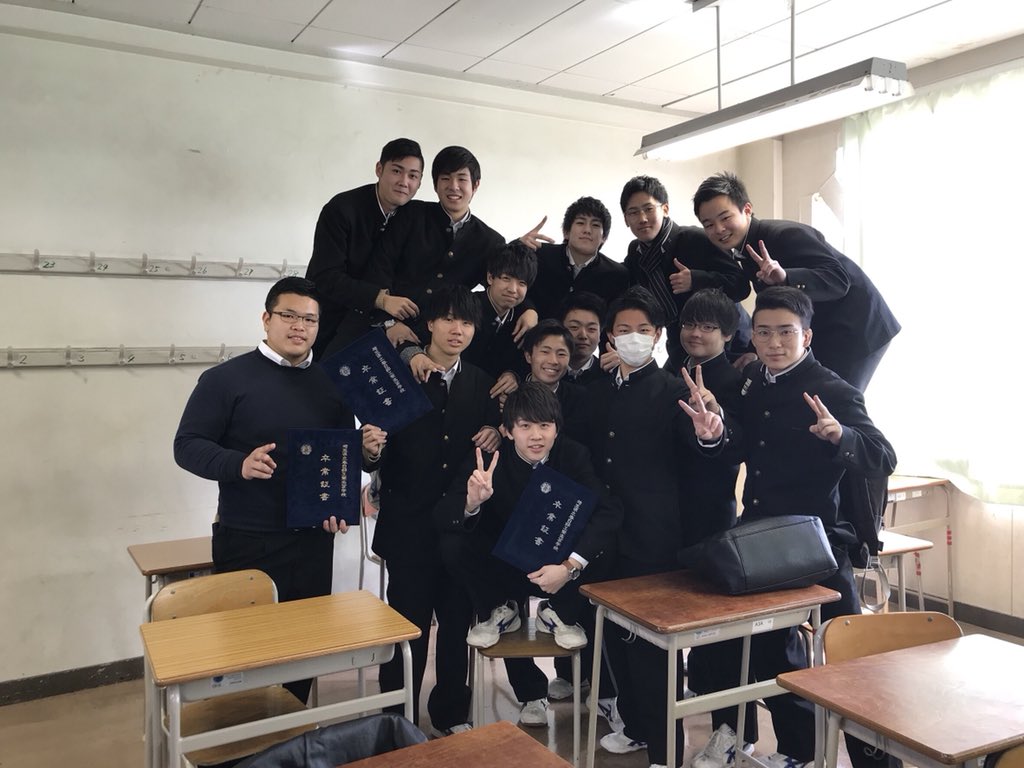 11naoki95's tweet photo. 春日部工業高校卒業しました。
最初は不安しかなかったけど、最高の仲間、先生、先輩、後輩、部活に囲まれて、最高の青春をおくれました！
数年後にみんな笑顔でまた会おうね！
おまえらマジ最高だぜ🔥🔥
A3A最強や😎😎😎 https://t.co/A5FMnPuPCq