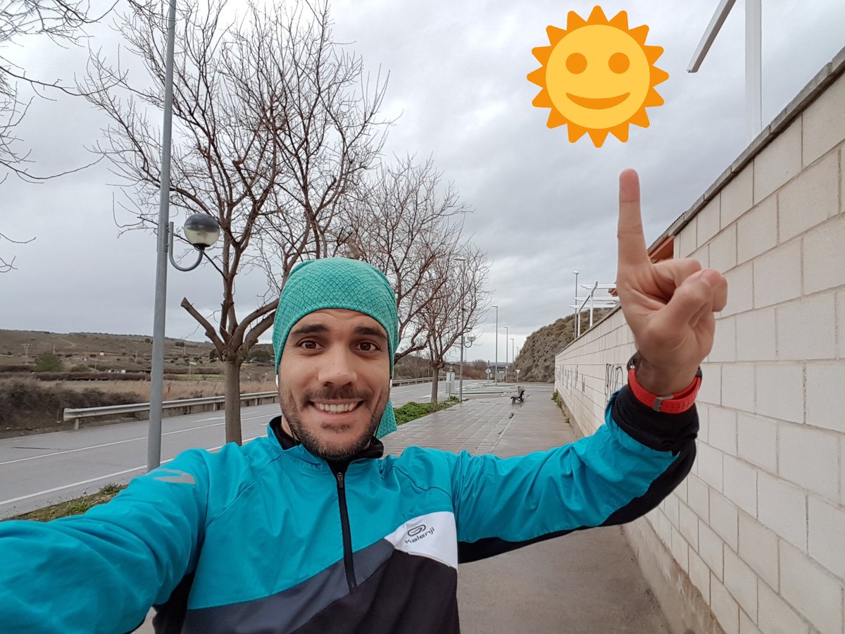 JaviRun42k's tweet photo. Entre la primera foto y la última hay 17kms de felicidad bajo el diluvio, disfrutando como un enano pisando charcos... por fin pasamos de 15kms sin molestias #PocoAPoco #Gracias @FisioBando y @Bionort1 #RoadToMapoma #HarukiRules https://t.co/Xes48tTZJm