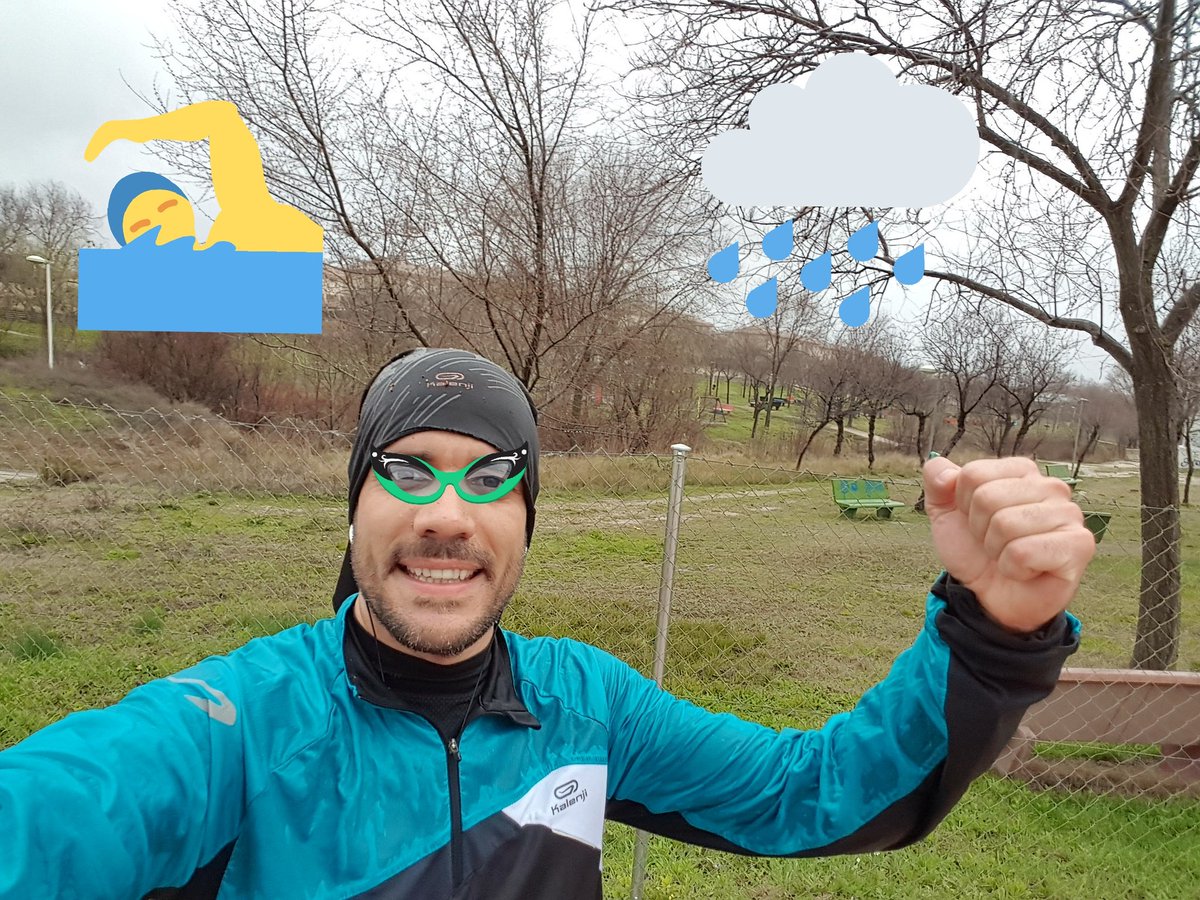 JaviRun42k's tweet photo. Entre la primera foto y la última hay 17kms de felicidad bajo el diluvio, disfrutando como un enano pisando charcos... por fin pasamos de 15kms sin molestias #PocoAPoco #Gracias @FisioBando y @Bionort1 #RoadToMapoma #HarukiRules https://t.co/Xes48tTZJm