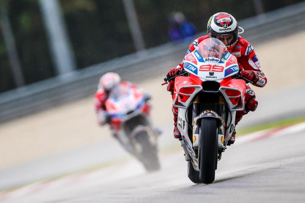 Lorenzo &amp; Ducati: learning to dance in red lid365.com/news/lorenzo-d…