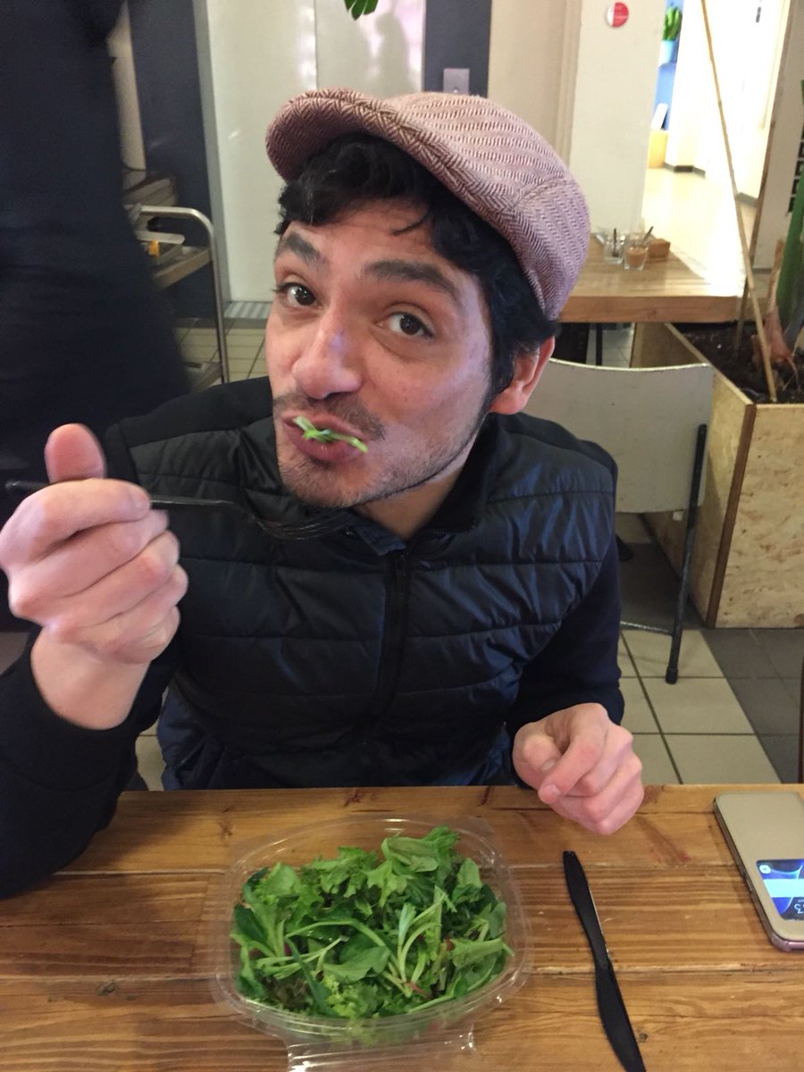 OneFarmIO's tweet image. And we sold out again.. thanks peeps for emptying our honest food fridge and eat all that delicious, pesticide free, no waste, no transport, extremely yummy mixed salads from our #verticalfarm #inalab