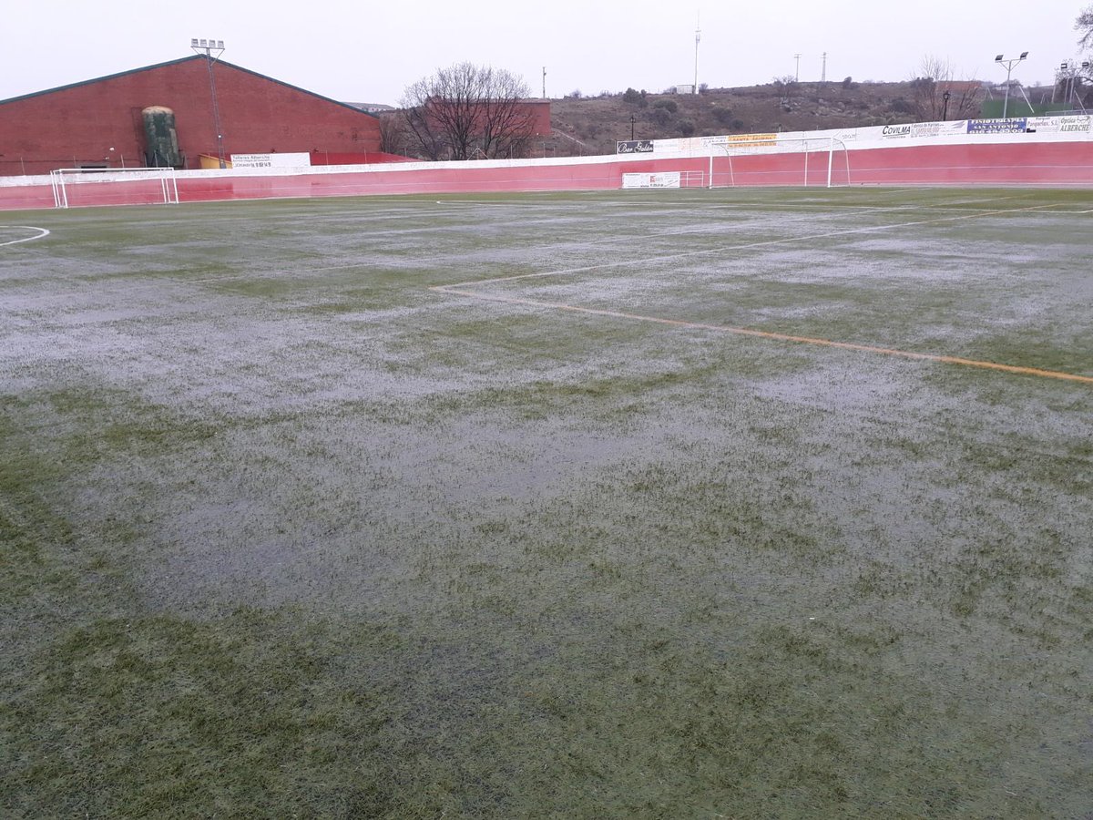 La #lluvia hace estragos en la #provincia de Ávila. Así está el campo de <a href="/ElTiembloCF/">CF El Tiemblo</a>. Suspendido el #juvenil contra el <a href="/DvoArenasJuveni/">Dvo. Arenas Juvenil</a>