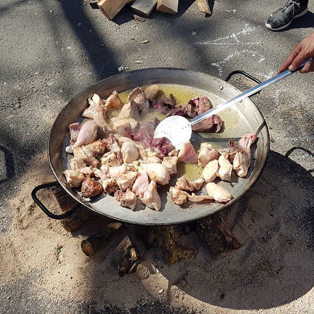 PaniTheBoss's tweet photo. Empezando
#paella #PaellaIsNotArrozConCosas #higaditos https://t.co/aIJ2aHOVOP https://t.co/MEajAeRGRe
