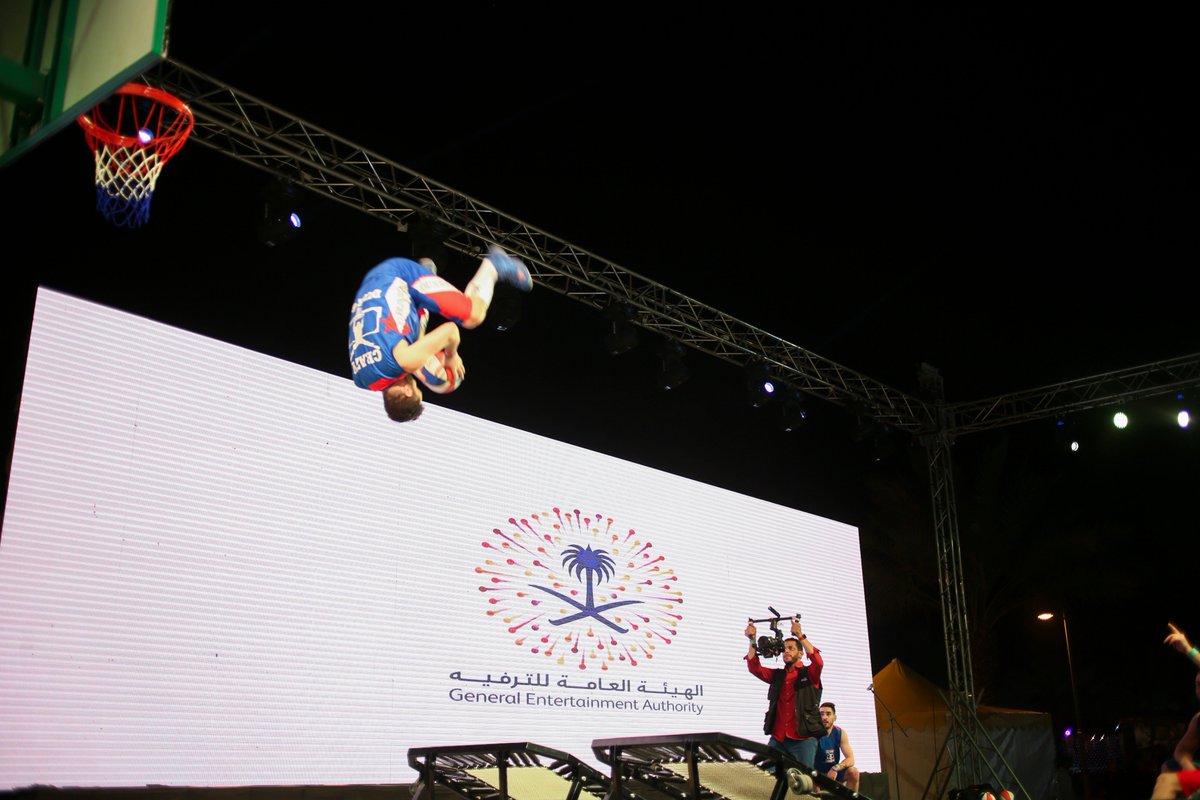 gameandbite's tweet photo. بدعم من @sapesaf شهد مسرح #لعبه_ولقمه طاقة كبيرة وموهبة مميزة #Crazy_Dunkers  ⛹️‍♂️🤸‍♂️جعلوا الجمهور يستمتع بالإحتراف والطاقة في وقت واحد👏🤩
بانتظاركم 🕞 4 عصرا - 11 م
📌 #درة_الرياض 

#الرياض #ترفيه 
#اليوم_العالمي_للاصفر
#روزنامة_الترفيه #عيشها https://t.co/xMvEFRcAjW