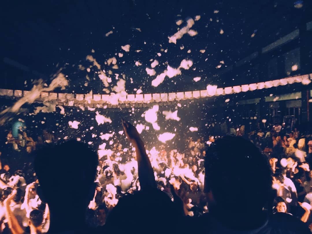 arjayviglesia's tweet photo. A night full of splashing colors #cbanight 🎊 https://t.co/wkWf5UlYU5