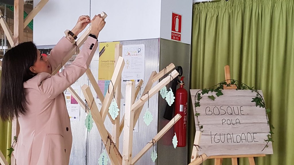 TalentoSenTeito's tweet photo. Comezan as actividades de Talento Sen Teitos #SEW18 https://t.co/zYvUgn65YA