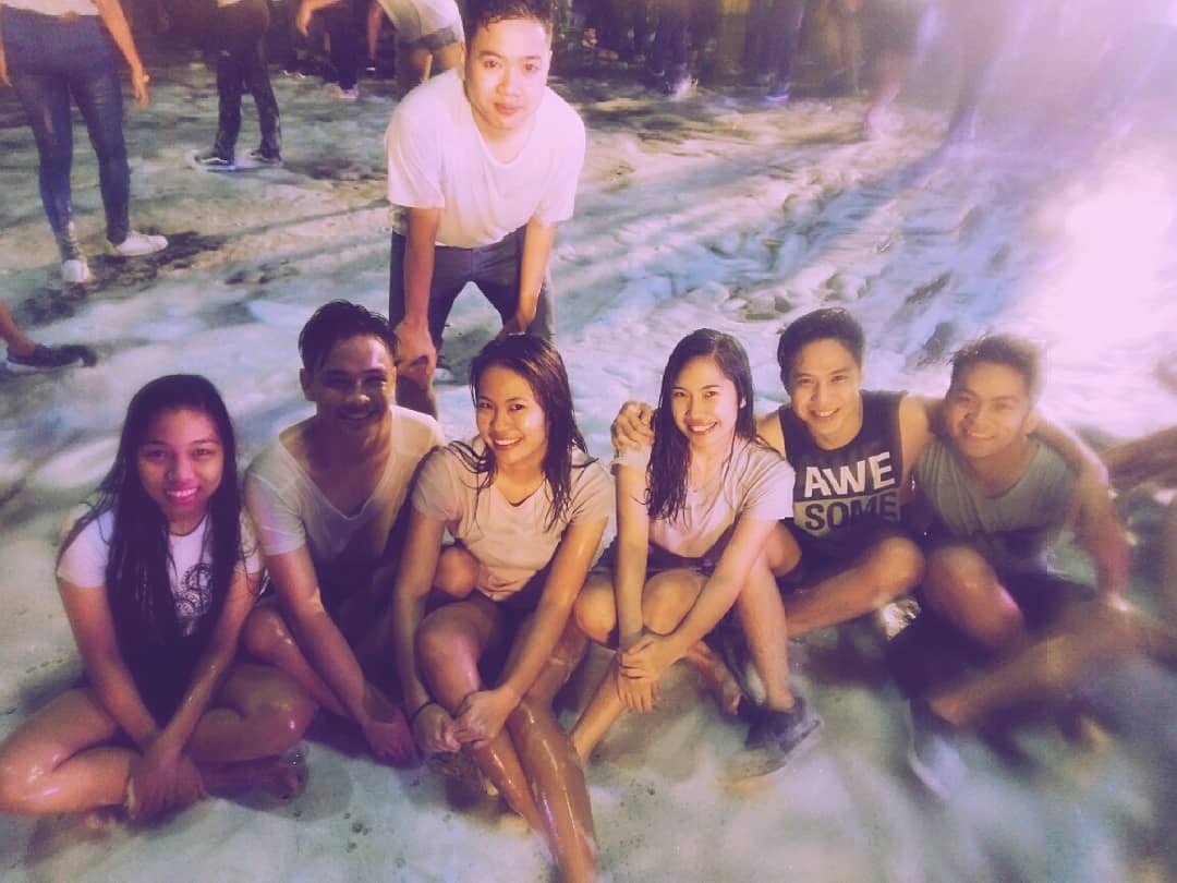 arjayviglesia's tweet photo. A night full of splashing colors #cbanight 🎊 https://t.co/wkWf5UlYU5