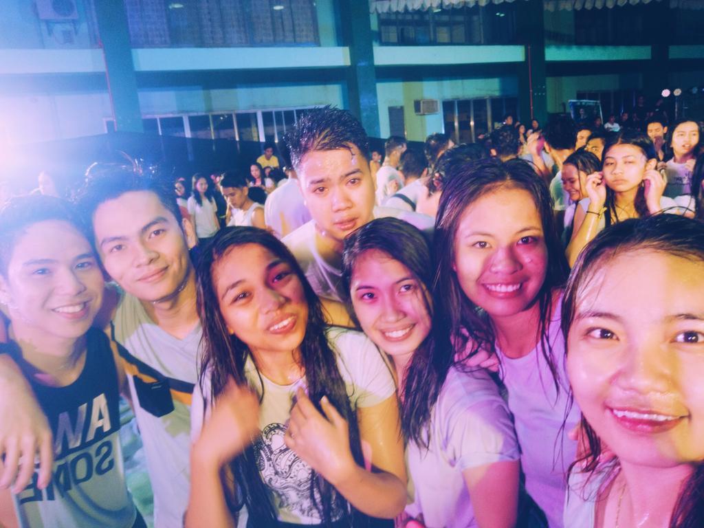 arjayviglesia's tweet photo. A night full of splashing colors #cbanight 🎊 https://t.co/wkWf5UlYU5