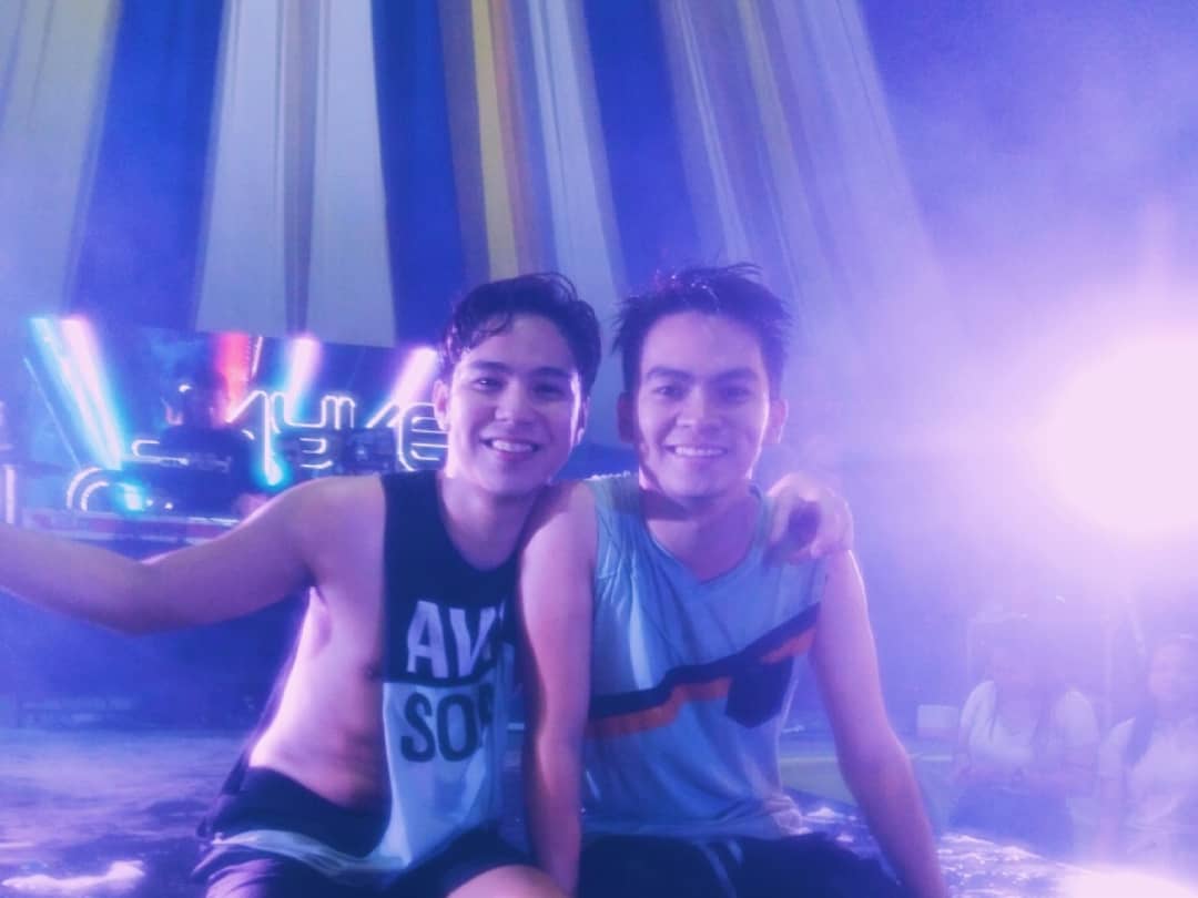 arjayviglesia's tweet photo. A night full of splashing colors #cbanight 🎊 https://t.co/wkWf5UlYU5