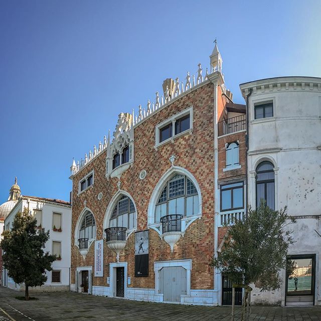 vladlet's tweet photo. #italy #venice #venezia #architecture #view #casadeitreoci #treoci https://t.co/znTZSIH8UG https://t.co/fuZRRiudNB