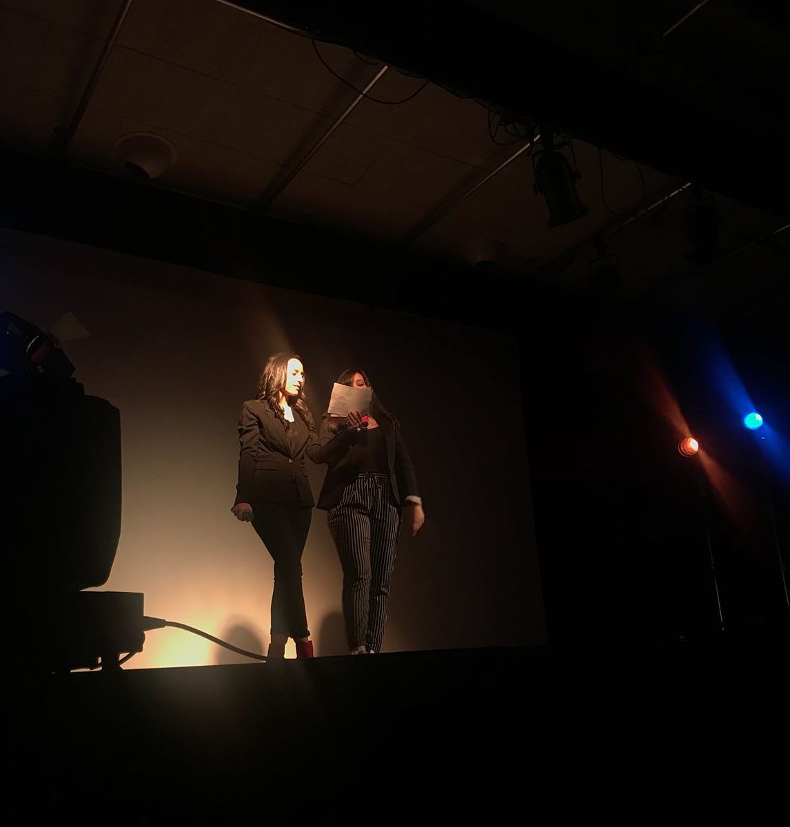 makingencortot's tweet photo. Nuestra directora de fotografía @Claritaredondo7  y nuestra jefa de producción @__meeryy en la presentación de Making! A pesar de los super mega temblores que hubo de por medio... 🙄😂 Salió adelante el discursito 💕 Esperamos que hayáis disfrutado de nuestro Making fierecillas! https://t.co/CZtSwWO3L7