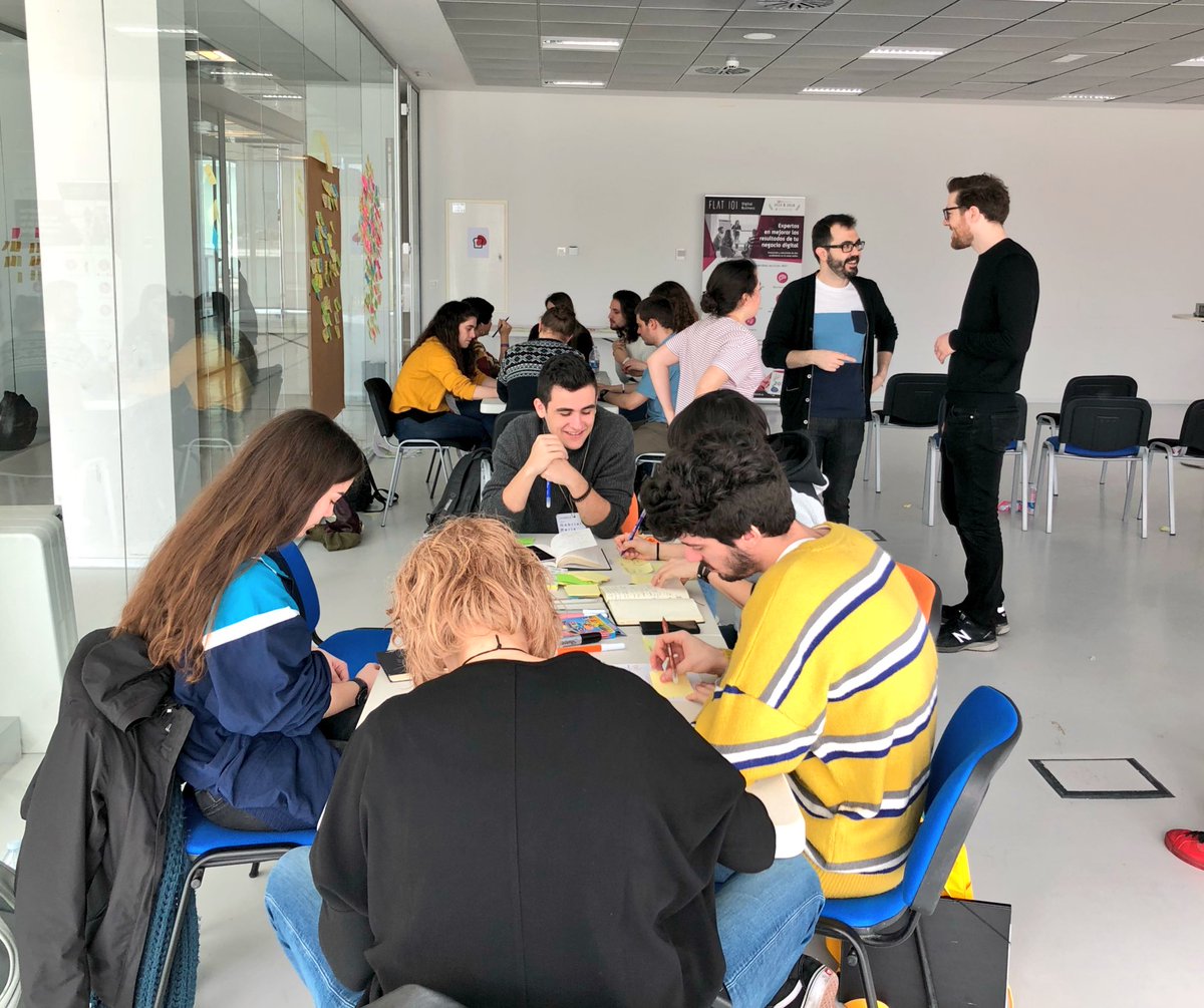 Puesta en común de la investigación para obtener los insights de cada proyecto #gsjam #sjamzgz