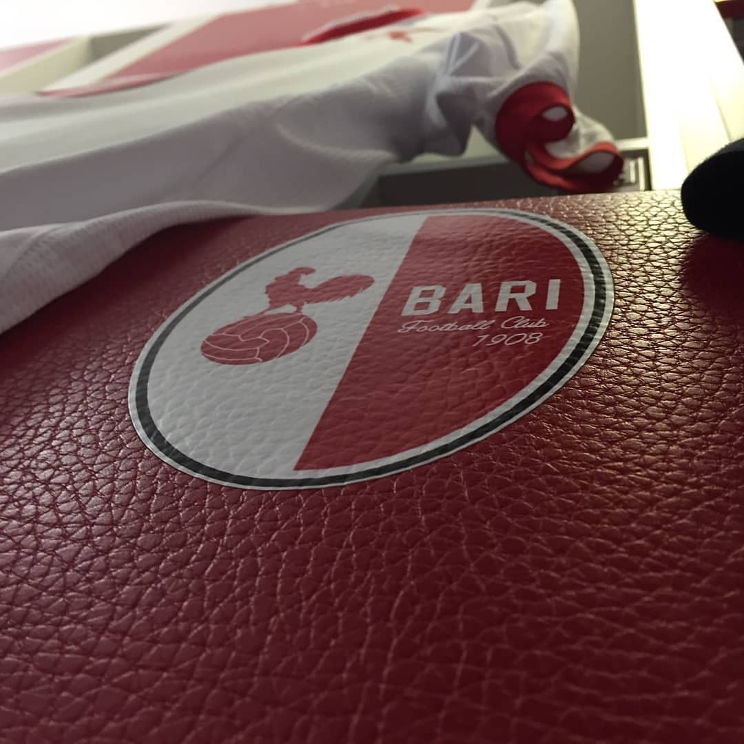fcb1908's tweet photo. #ciaodavide13 e  #noisiamoconraffaele 🏟 ♥
Vi aspettiamo al San Nicola
.
#BARPRO #amalabari #forzabari https://t.co/M704r9y5li