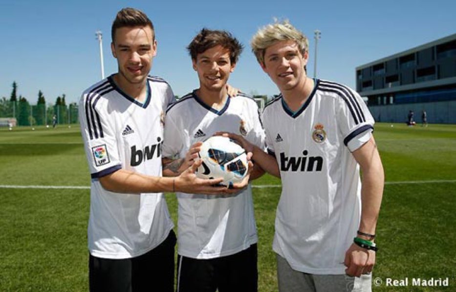 I wanna be that ball 

#OneDirectionBestFans