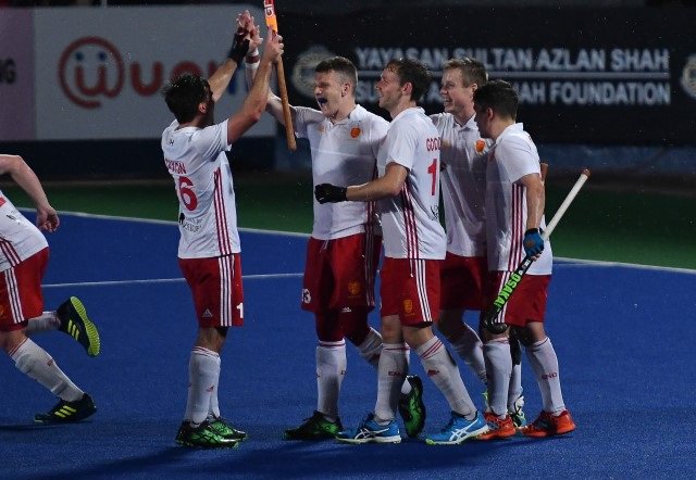 BBCSport's tweet photo. It's time! 🏑👊

Watch England v Australia in the Sultan Azlan Shah Cup final LIVE now on @BBCRedButton &amp; online 👉 https://t.co/1NM9A1esiq https://t.co/T20B6yujCW
