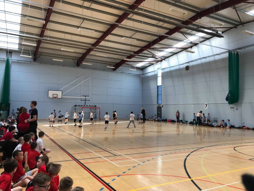 EK delivered the 3rd East Kilbride learning community handball festival of the term @ the Alistair Mcccoist Centre on Thursday.
Over 300 primary 4 &amp; 5 pupils from the Duncanrig cluster played lots of games.
The club would like to thank <a href="/ActiveSchoolsSL/">Active Schools S-Lan</a> <a href="/UWSPE/">UWS Physical Education</a> 
@Scotlandhandba1