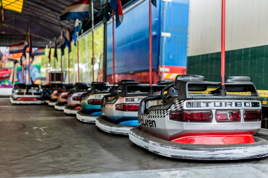 YoungtimerEvent's tweet photo. Deze werf staat op 27 mei vol met gave youngtimers! Maar ook een retro kermis &amp; vintage sale. Ben je erbij? Tickets op https://t.co/Ae57axg0XN https://t.co/5LgKFv02vO