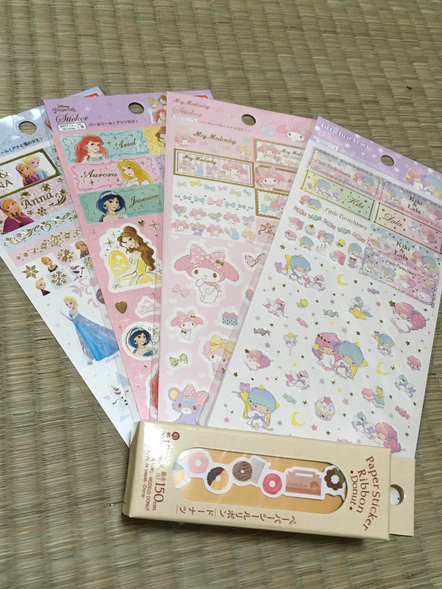 ちい 100均 戦利品 ダイソー にて購入 かわいいー マイメロ ディズニープリンセス キキララ アナ雪 リトルツインスターズ スイーツ柄 シール T Co 1wkzfntu8q Twitter