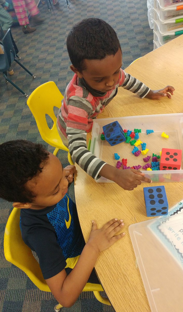 MrsAngieTusa's tweet photo. Yay!! This is what #learningthroughplay looks like!! #childdirected So many great skills happening!! #FutureReady #readyforK @HiddenValley191 @191_ECP 👍👏🔢 https://t.co/B2YmqN4biM