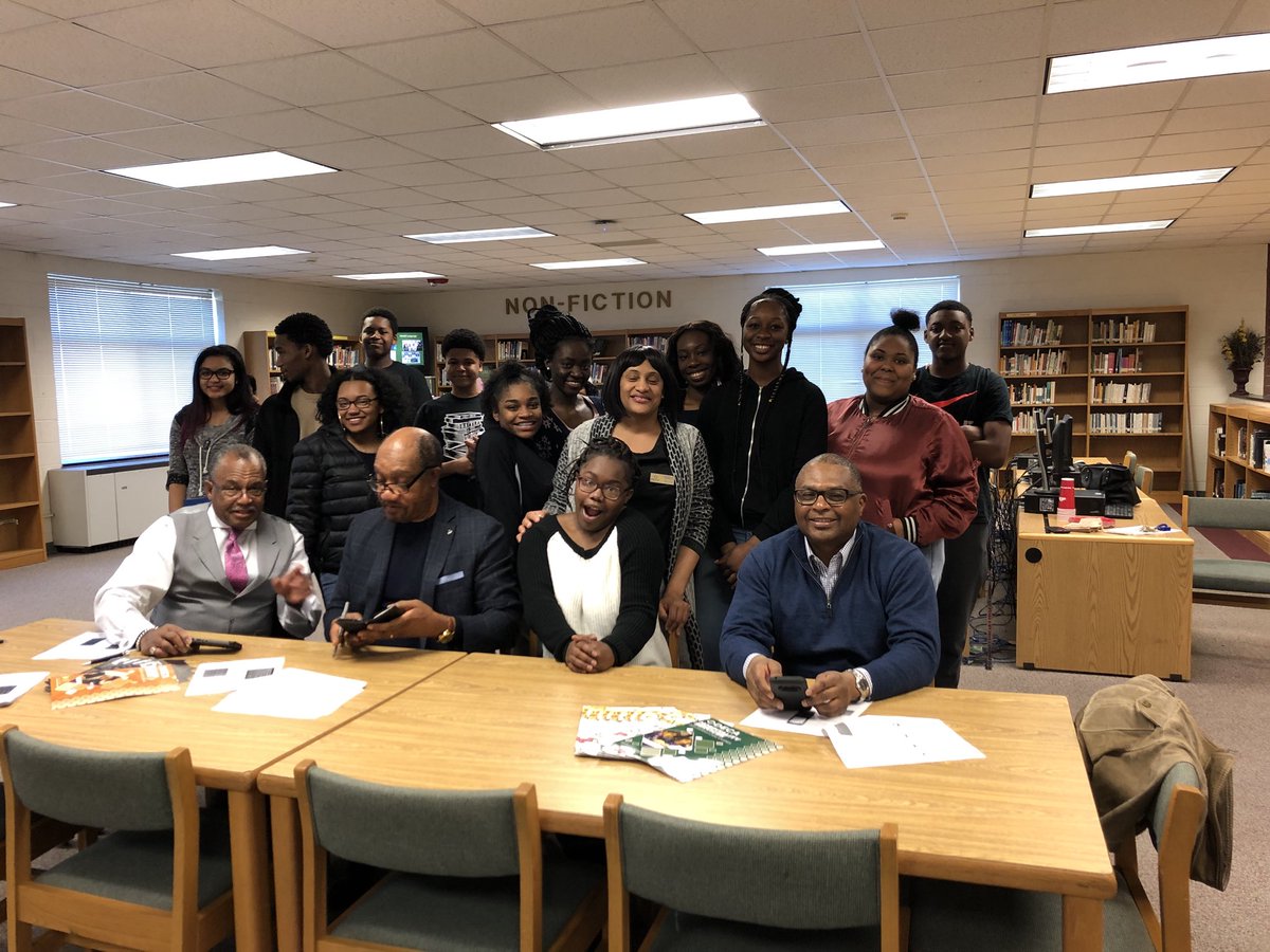 BenLsmithdeca1's tweet photo. Digital Youth On Wenseday went great #ATTimpact 💙 https://t.co/XpUNz4yk62