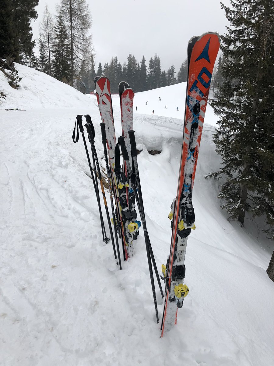 Eiteren's tweet photo. Eerste stop in #Krönplatz met @SnowSkiTeam https://t.co/5VloEeFHsL