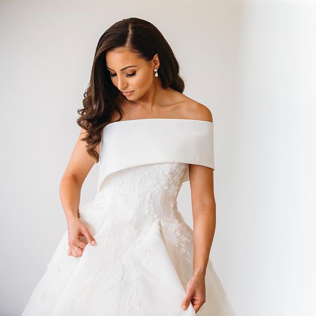 SimonGorges's tweet photo. Stunning @stevenkhalil masterpiece! #loveyourwork #stevenkhalil #bride #weddingdress https://t.co/w8Vgej0rvq