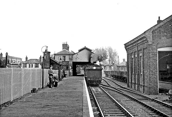 BranchAldeburgh's tweet photo. Who is up for helping being part of an Aldeburgh to Thorpeness Heritage Raiway Society or Charitable Trust? Required as a minimum would be at least 5 #Aldeburgh or #Thorpeness based people who are doers with time and energy who will stay with the project for the long haul. https://t.co/yTycpPuqWs