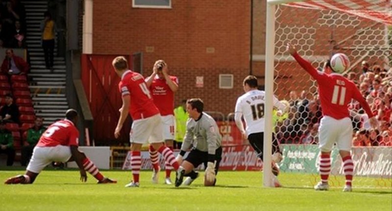 TheOssieEnd's tweet photo. Anyone seen the ball? #tenmen #dcfc #agentward https://t.co/jLwAkBqSRP