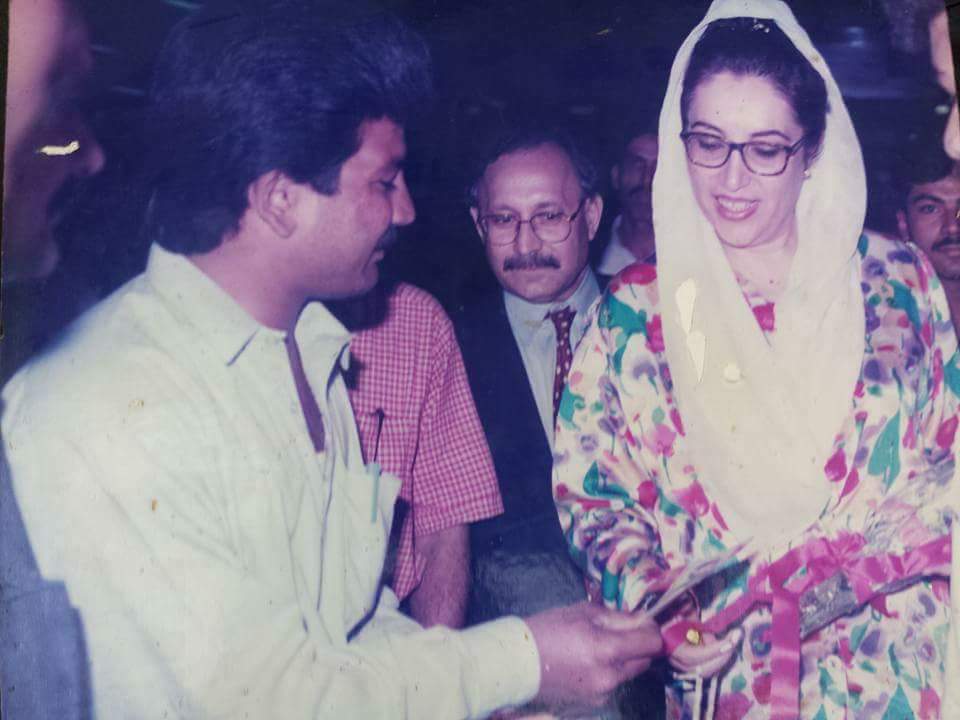 ShakeelChPPP's tweet image. Me with My Greatest Leader , First Woman Prime Minister of #Pakistan Shaheed Mohtarma Benazir Bhutto.
#PPP #PPPEmpowersWomen #PPPForWomenRights
@BBhuttoZardari @BakhtawarBZ @AseefaBZ @FaryalTalpurPk @SaeedGhani1
