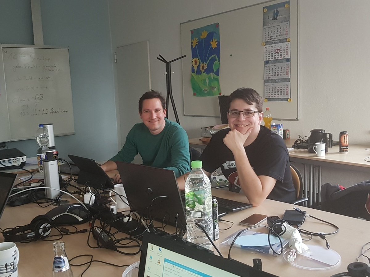 hoffiv6's tweet photo. #HaiFiveGoLive
#HAI5

Team Toner heizt der Druckerschwärze bereits so richtig ein.

Bei dem versprühten Charme schmelzen die Wachsdrucker dahin... https://t.co/xnQD6GqGcK