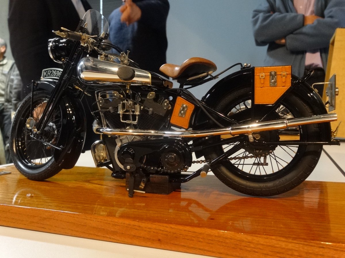 Forum Douguology Auf Twitter 本日のシンポジウムで披露された高梨廣孝会員のスクラッチモデル Brough Superior Ss100は キノの旅 に登場するモトラド エルメスの原型としても知られています 同じスケールでキノさんのフィギュアがあれば