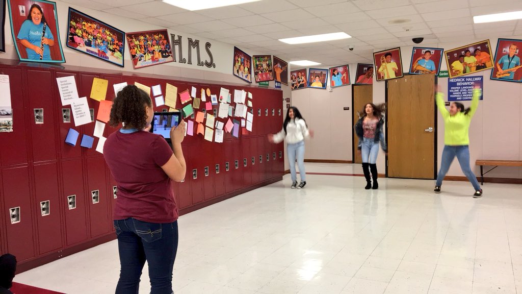 kristenhillFCS's tweet photo. 7th graders made their own workout videos! They had so much fun making them and then watching each otherโs videos! Videos included stretches, arm, leg and ab workouts, and even bloopers at the end! #HeathlyTeens #ExerciseMadeFun #GetFit #CollaborationAndTeamwork #SayYesToFCS https://t.co/h2ry5tS4b0